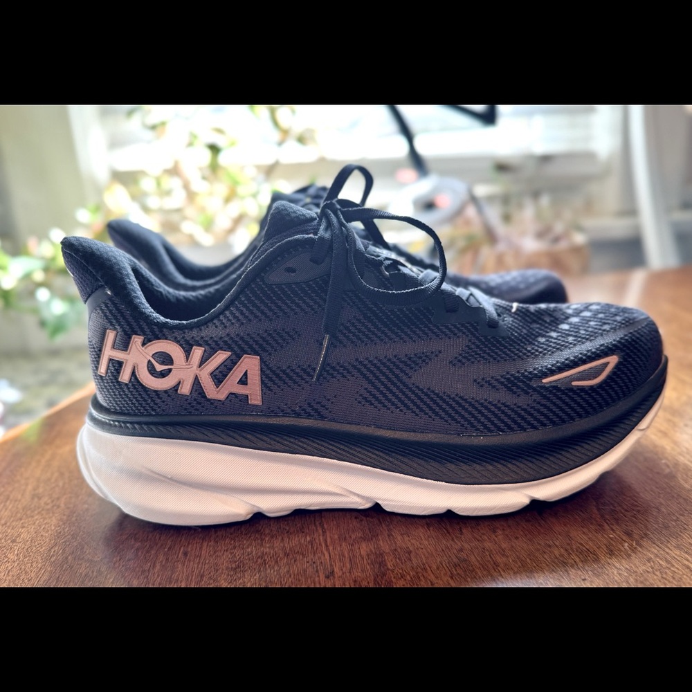Hoka Clifton 9 black/rose